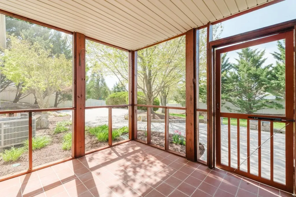 356 Springbrook Road W Broadway VA 22815