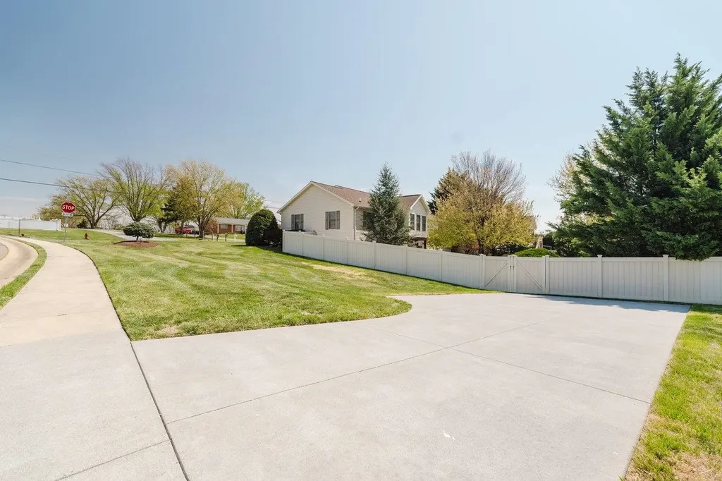 356 Springbrook Road W Broadway VA 22815