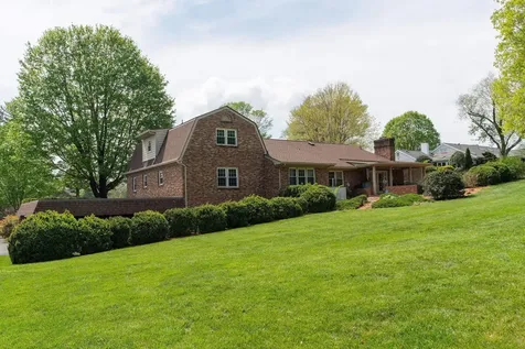 812 Meadowbrook Road Waynesboro VA 22980