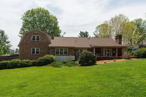 812 Meadowbrook Road Waynesboro VA 22980