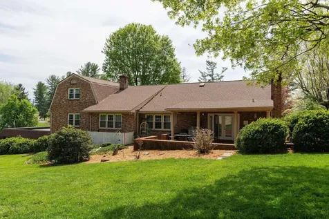 812 Meadowbrook Road Waynesboro VA 22980