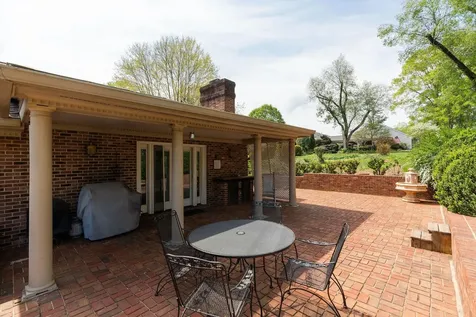 812 Meadowbrook Road Waynesboro VA 22980