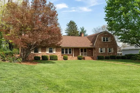 812 Meadowbrook Road Waynesboro VA 22980