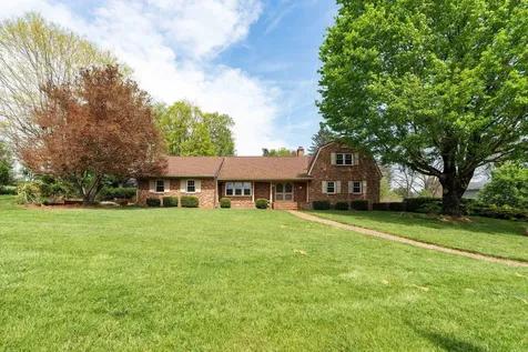 812 Meadowbrook Road Waynesboro VA 22980
