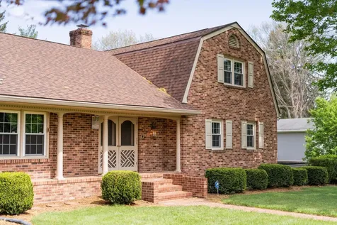 812 Meadowbrook Road Waynesboro VA 22980