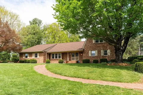 812 Meadowbrook Road Waynesboro VA 22980