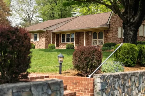 812 Meadowbrook Road Waynesboro VA 22980
