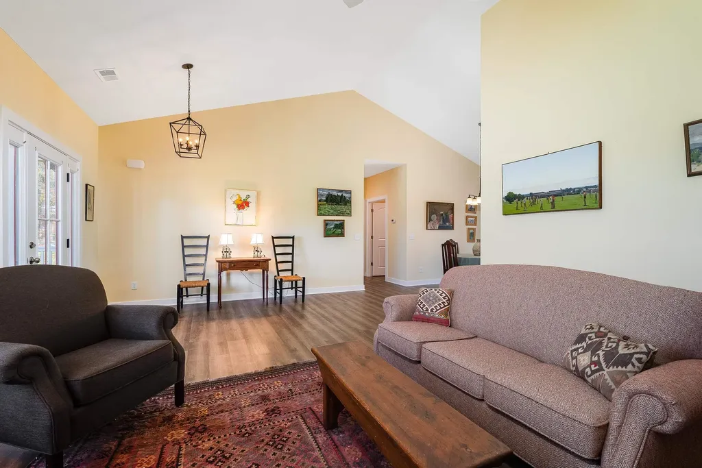 512 College Street E Bridgewater VA 22812