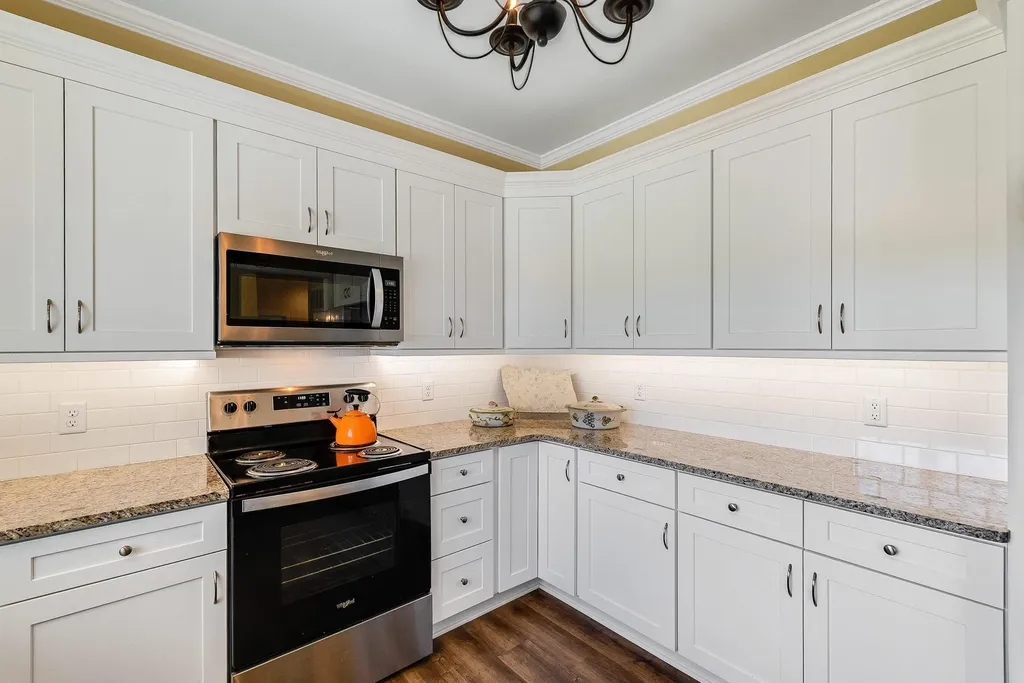 512 College Street E Bridgewater VA 22812