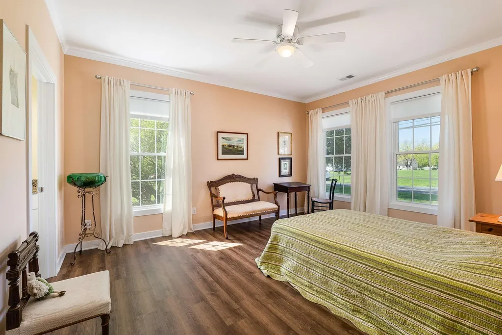 512 College Street E Bridgewater VA 22812