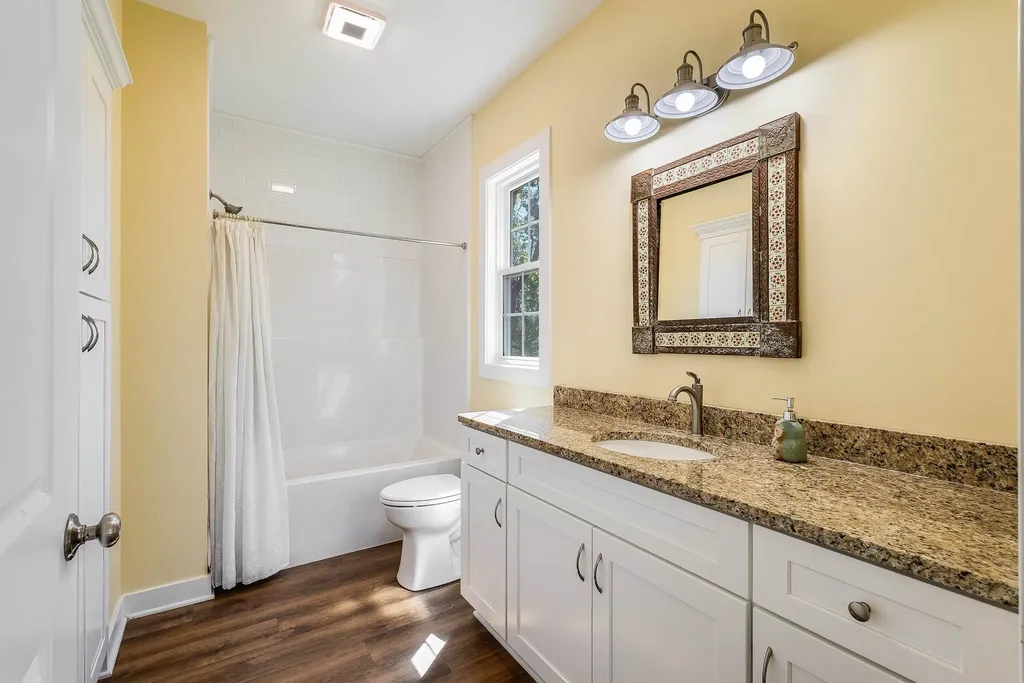 512 College Street E Bridgewater VA 22812