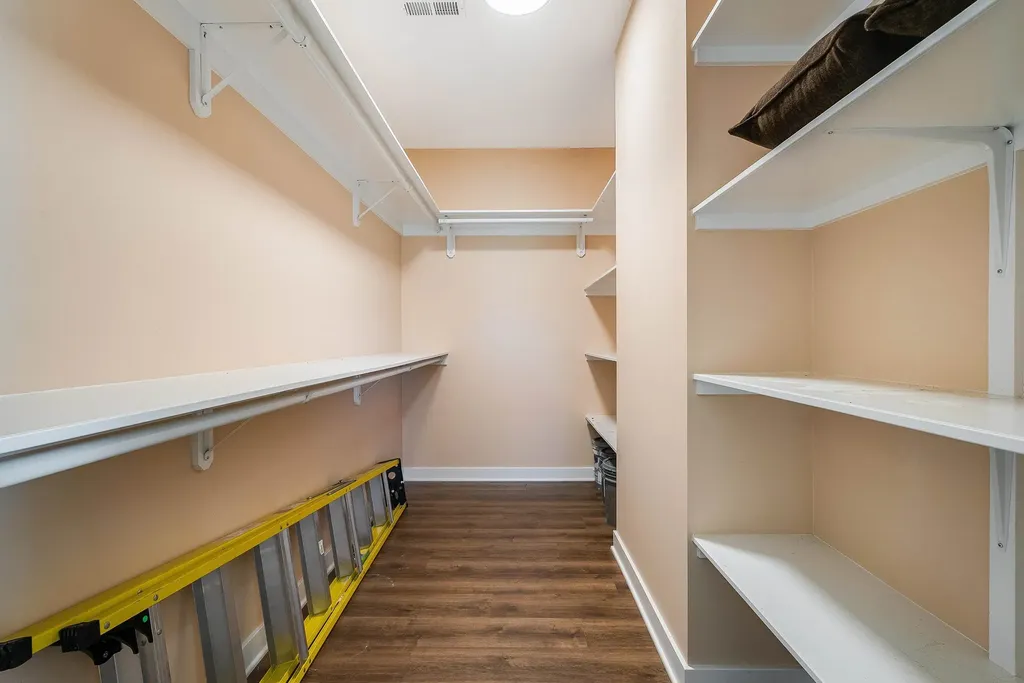 512 College Street E Bridgewater VA 22812