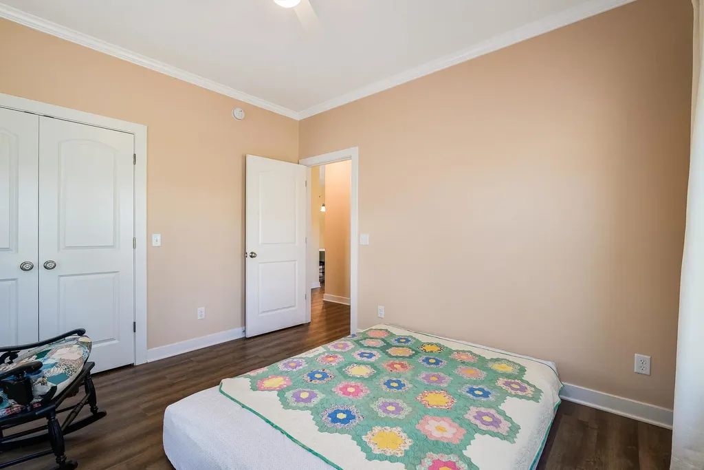 512 College Street E Bridgewater VA 22812