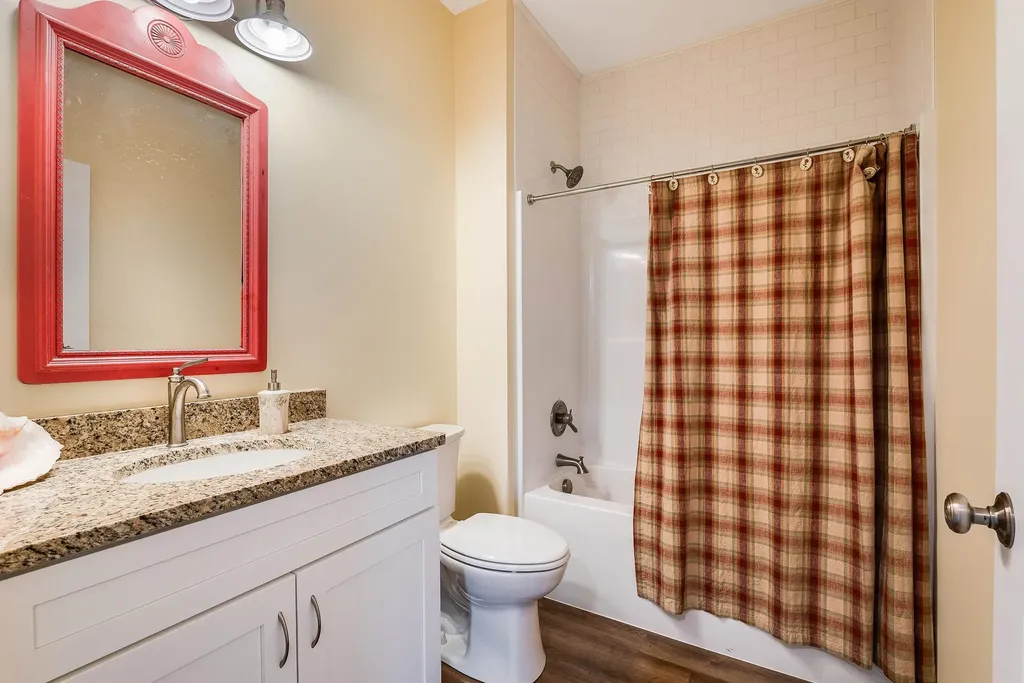 512 College Street E Bridgewater VA 22812