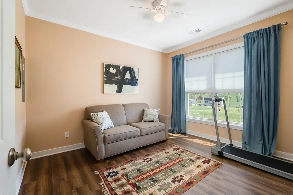 512 College Street E Bridgewater VA 22812