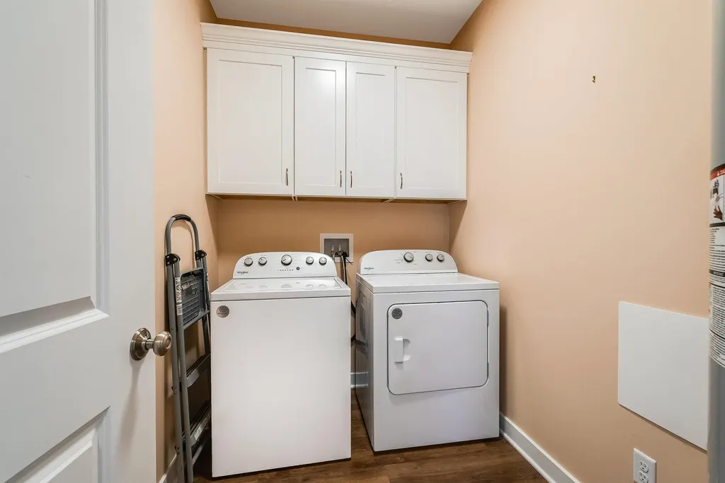 512 College Street E Bridgewater VA 22812