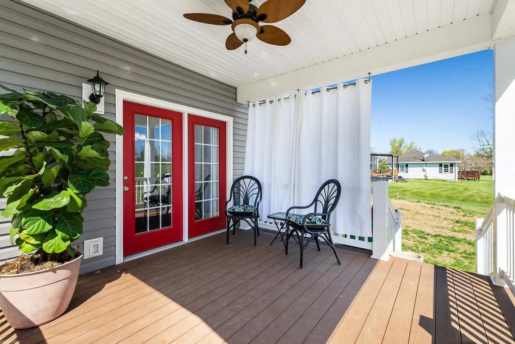 512 College Street E Bridgewater VA 22812