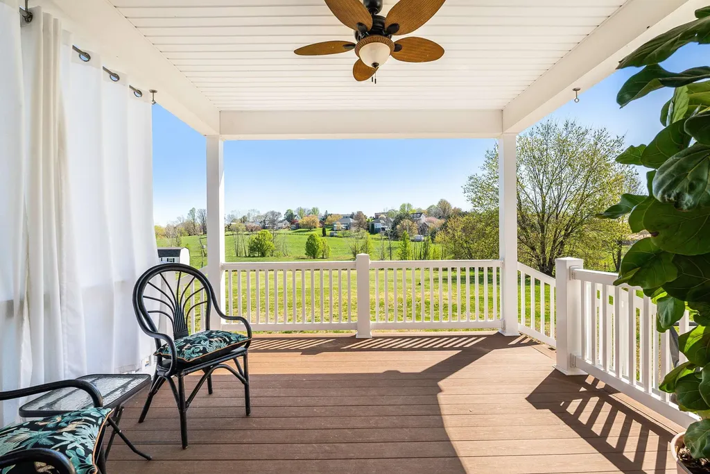 512 College Street E Bridgewater VA 22812