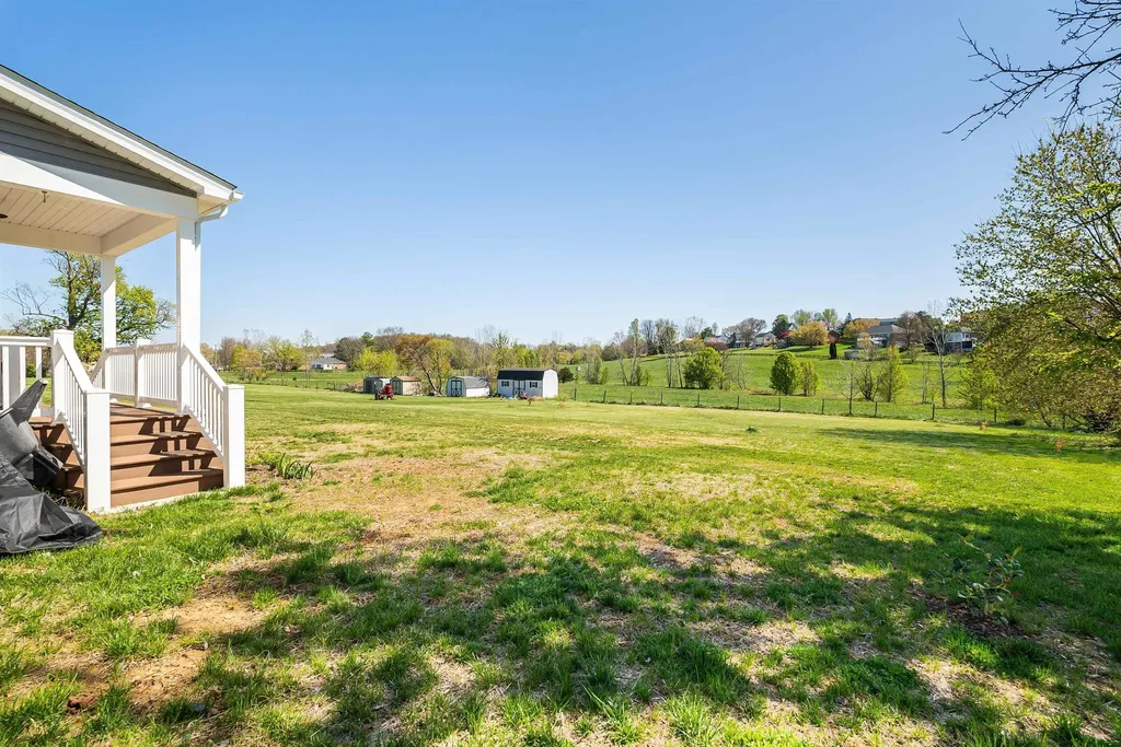 512 College Street E Bridgewater VA 22812