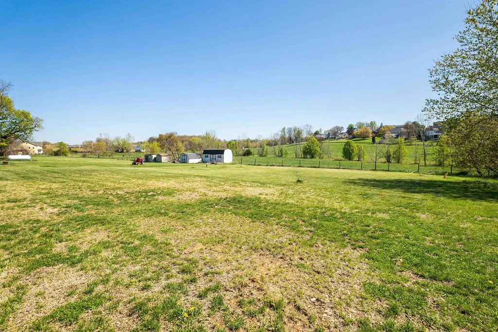 512 College Street E Bridgewater VA 22812