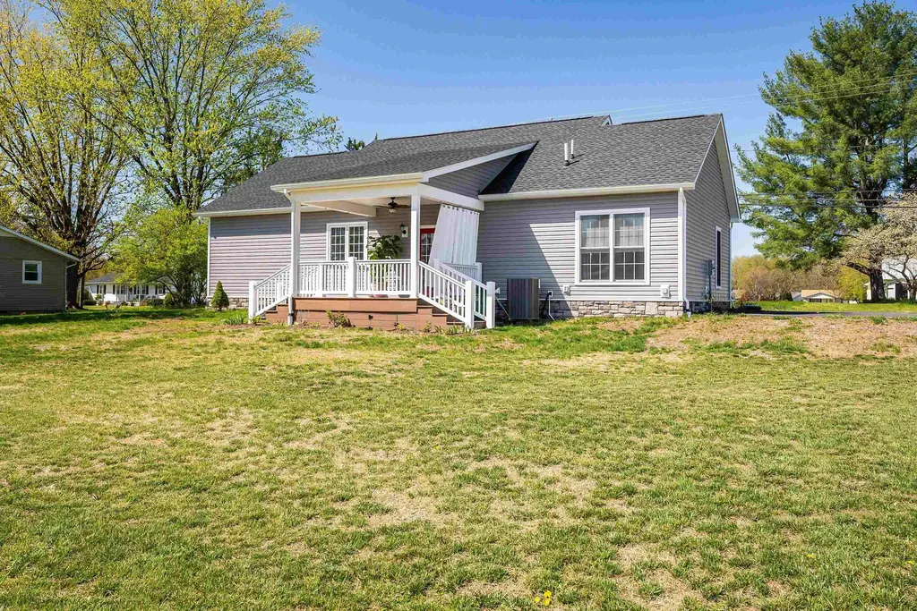 512 College Street E Bridgewater VA 22812