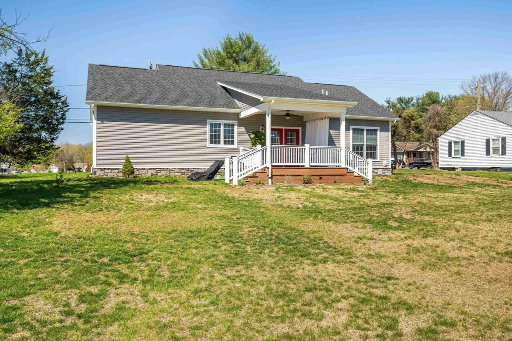 512 College Street E Bridgewater VA 22812