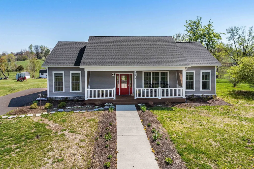 512 College Street E Bridgewater VA 22812