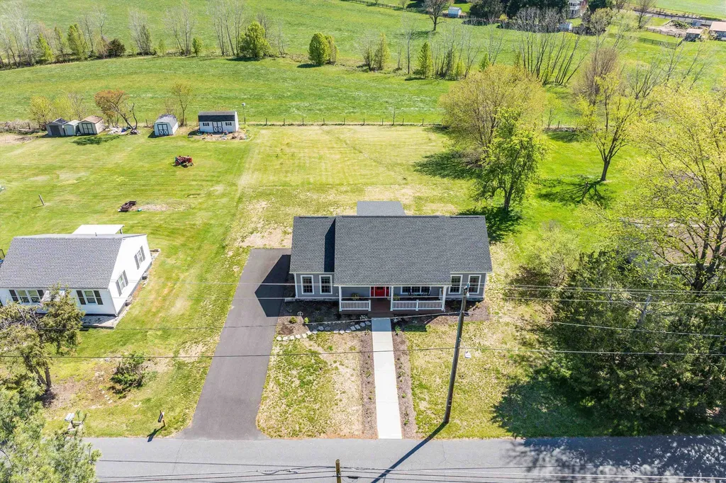 512 College Street E Bridgewater VA 22812