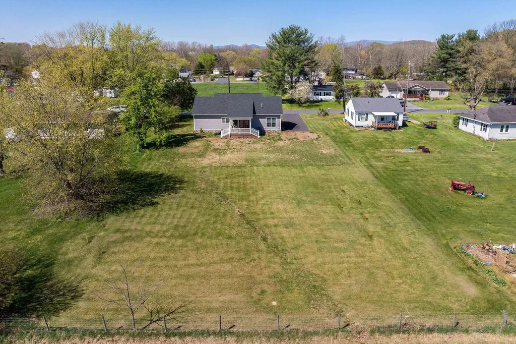 512 College Street E Bridgewater VA 22812