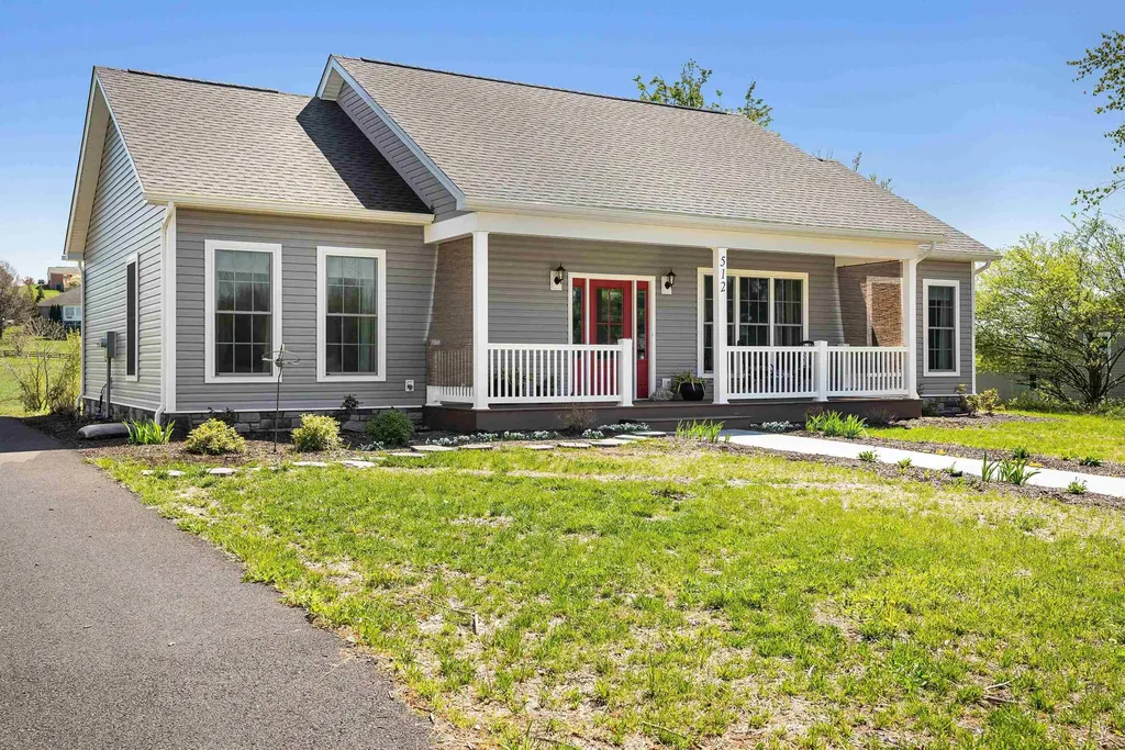 512 College Street E Bridgewater VA 22812