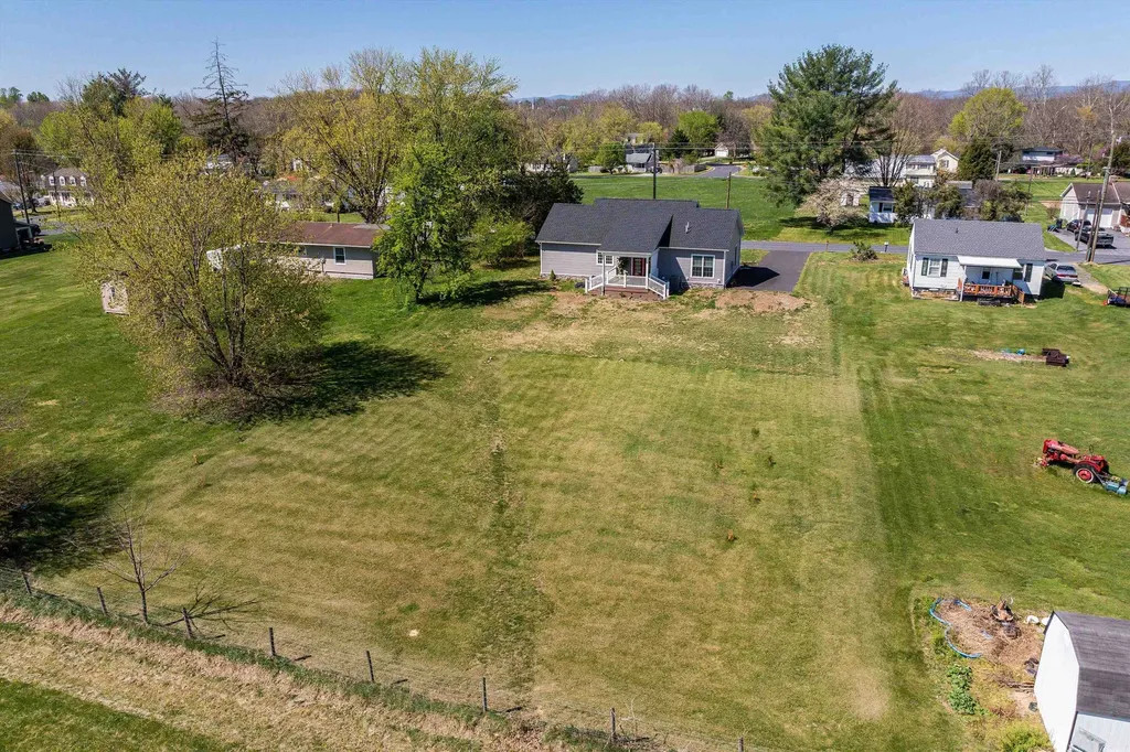 512 College Street E Bridgewater VA 22812