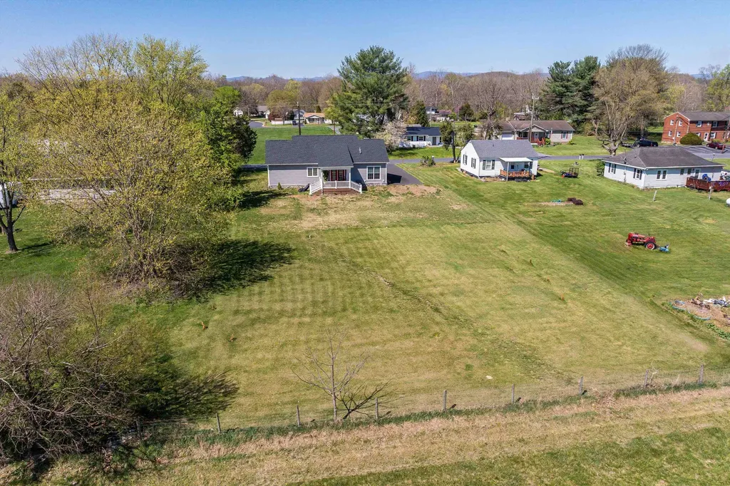 512 College Street E Bridgewater VA 22812