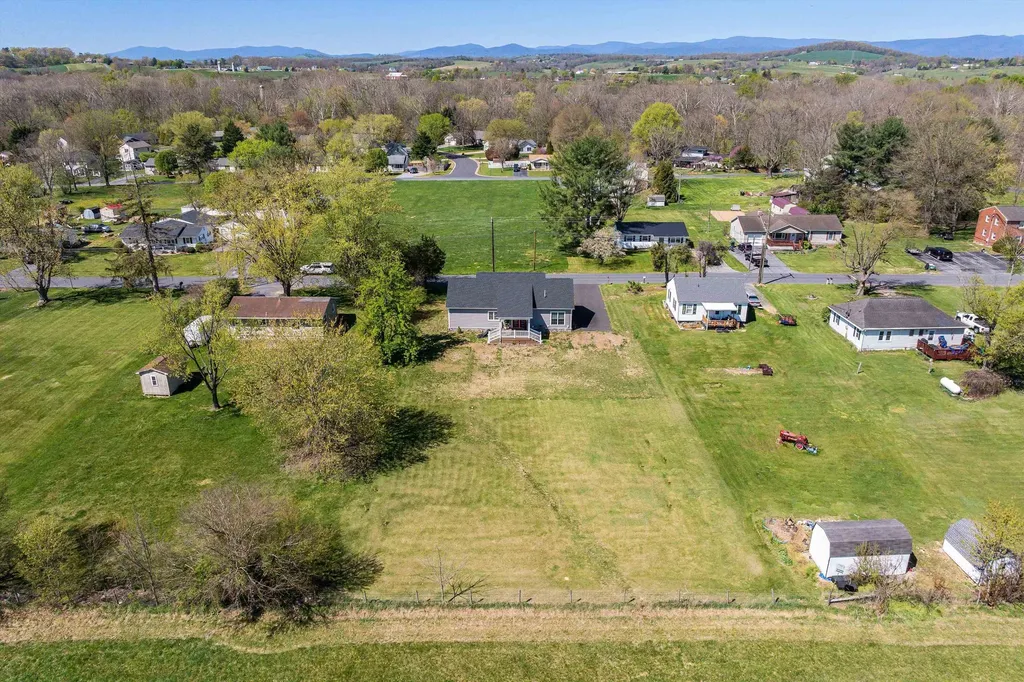 512 College Street E Bridgewater VA 22812