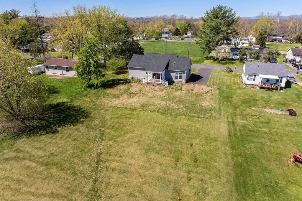 512 College Street E Bridgewater VA 22812