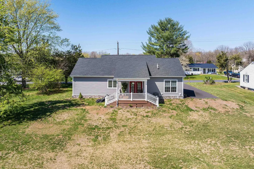 512 College Street E Bridgewater VA 22812