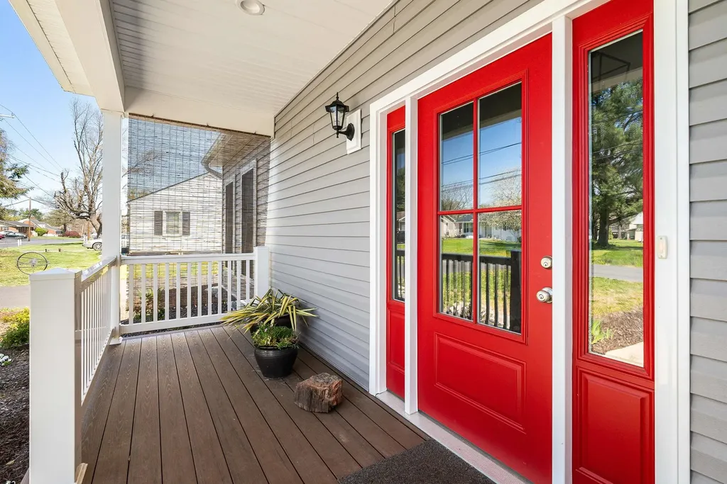 512 College Street E Bridgewater VA 22812