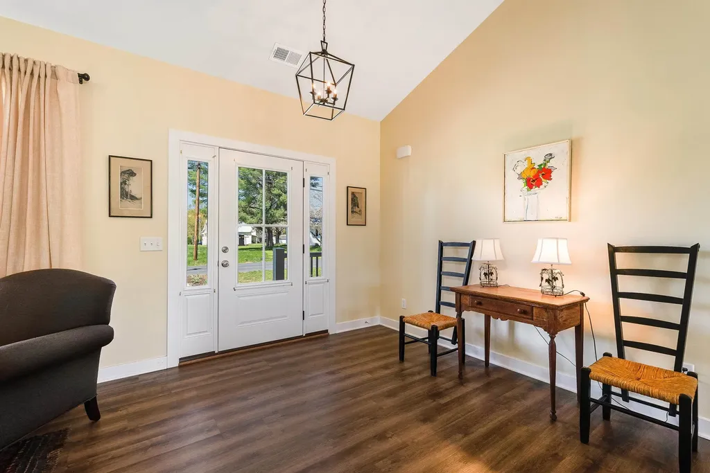 512 College Street E Bridgewater VA 22812