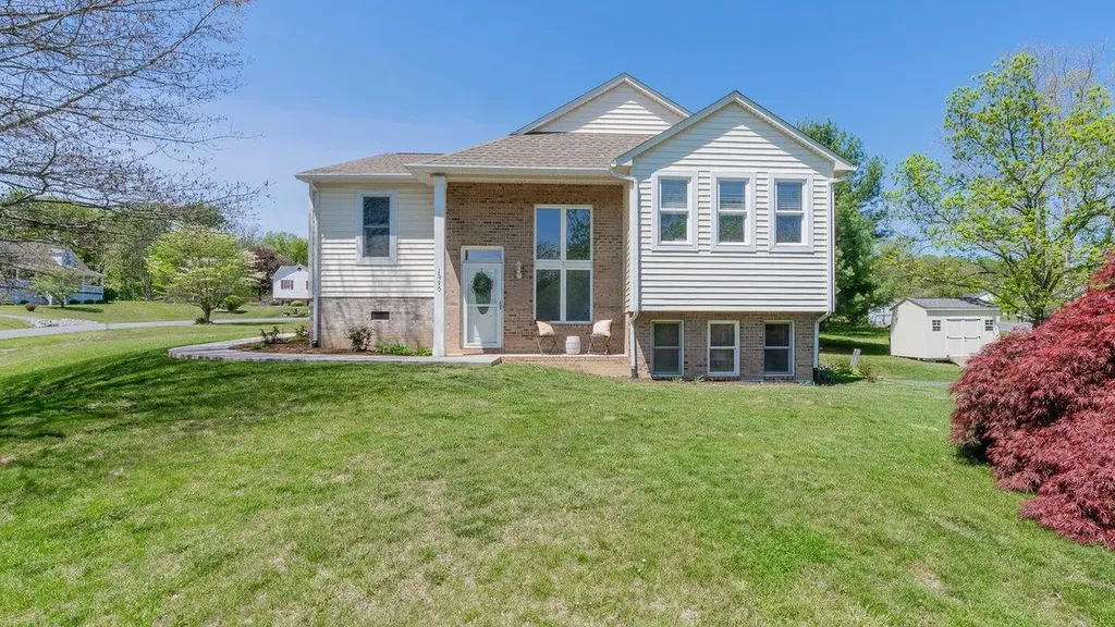 1990 Floyd Circle Mcgaheysville VA 22840