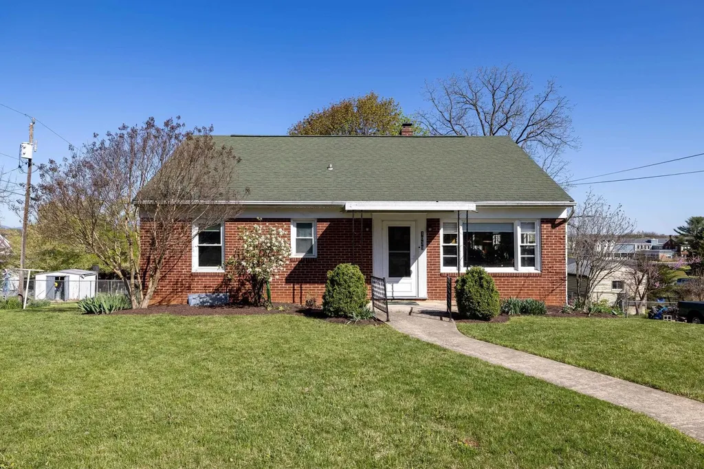 1039 Moore Street Harrisonburg VA 22802
