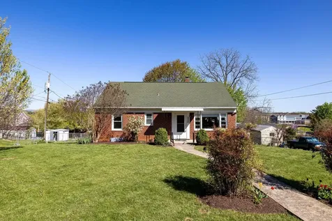 1039 Moore Street Harrisonburg VA 22802