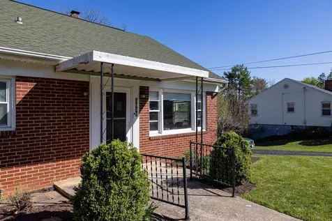 1039 Moore Street Harrisonburg VA 22802