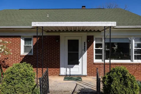 1039 Moore Street Harrisonburg VA 22802