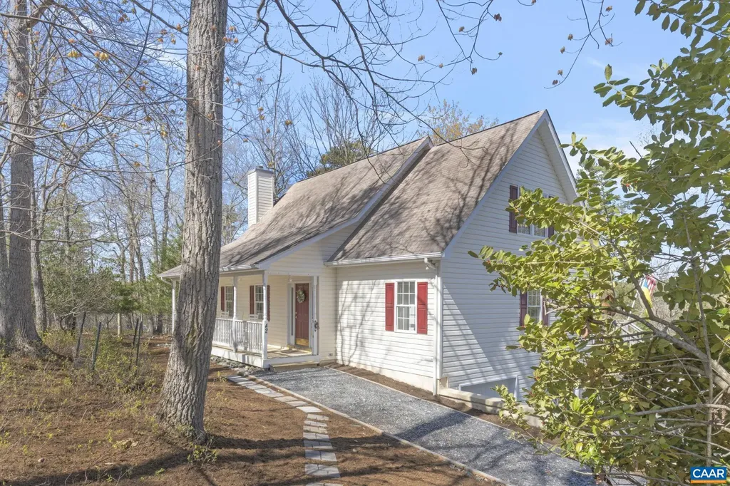 42 Cliftwood Road Palmyra VA 22963