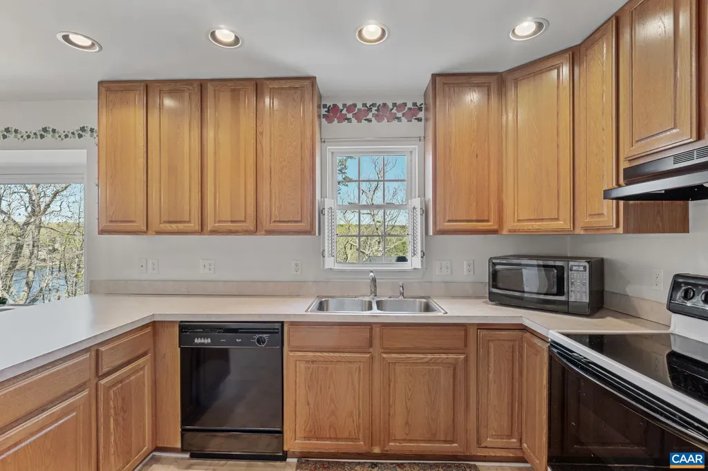 42 Cliftwood Road Palmyra VA 22963