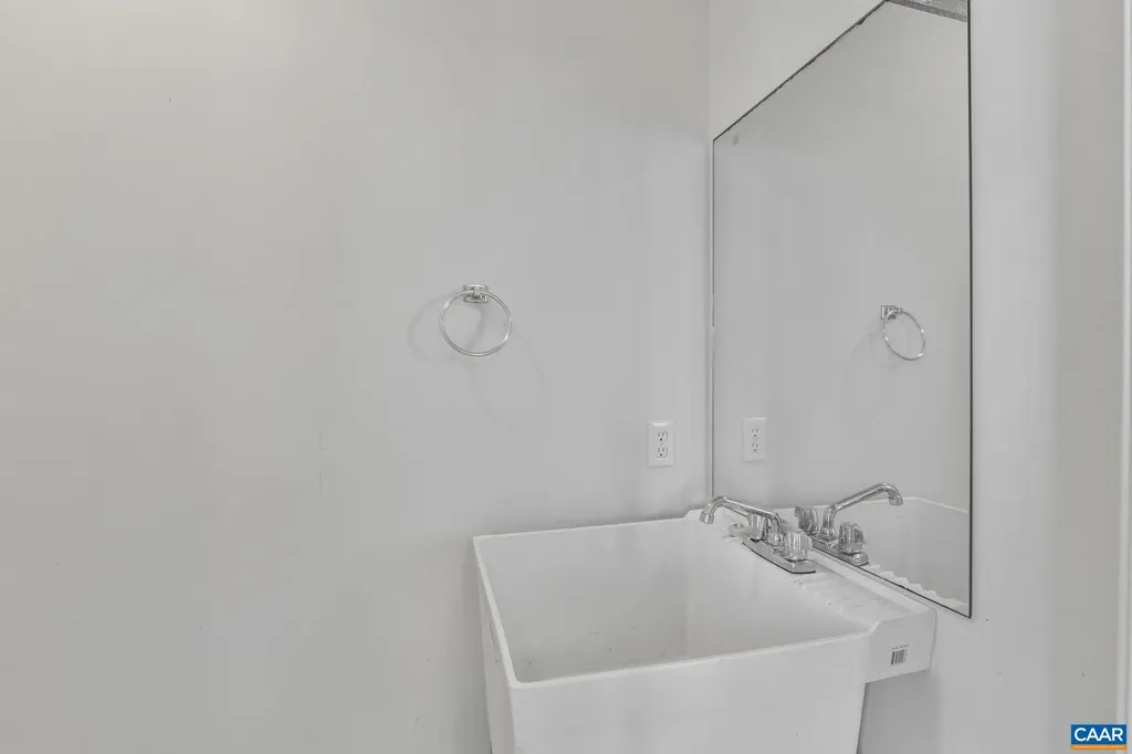 42 Cliftwood Road Palmyra VA 22963