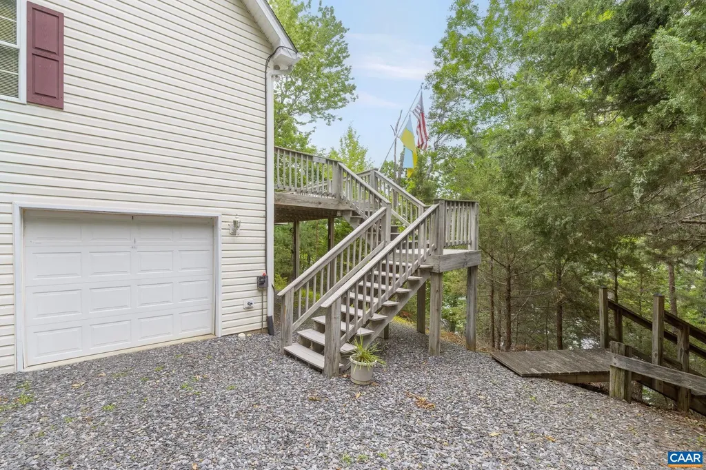 42 Cliftwood Road Palmyra VA 22963