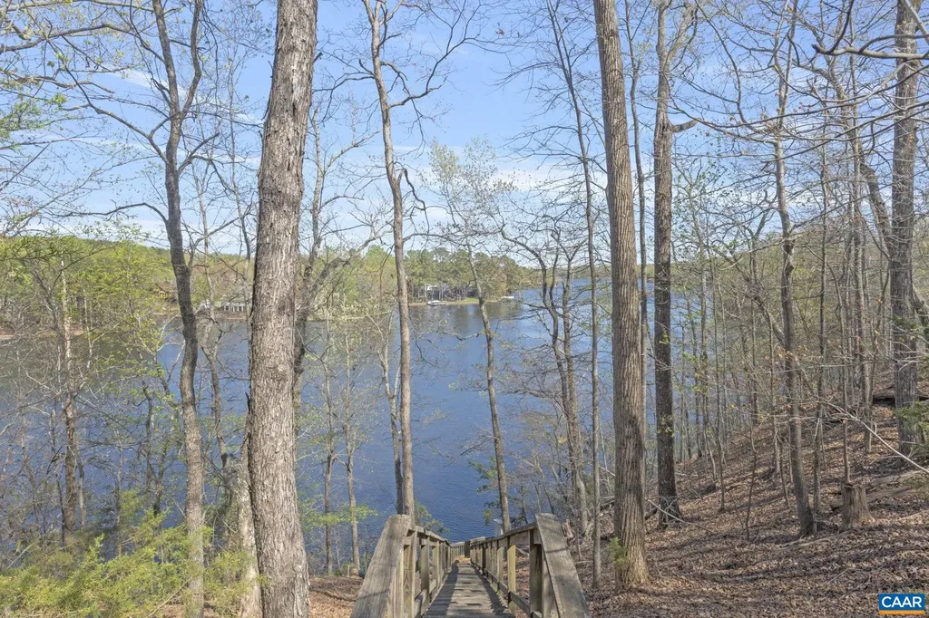 42 Cliftwood Road Palmyra VA 22963