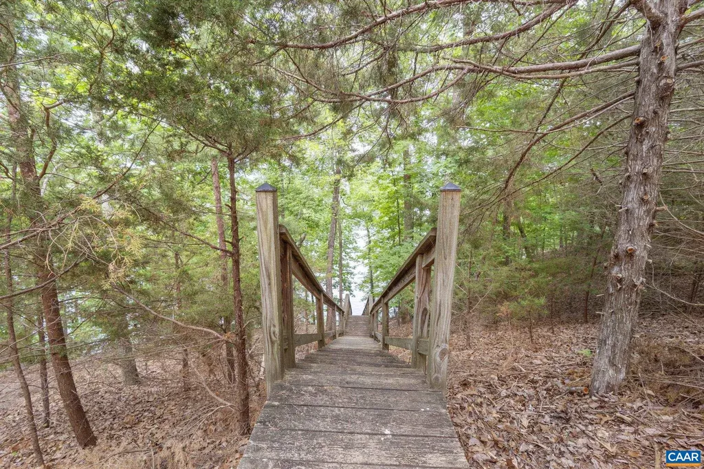 42 Cliftwood Road Palmyra VA 22963