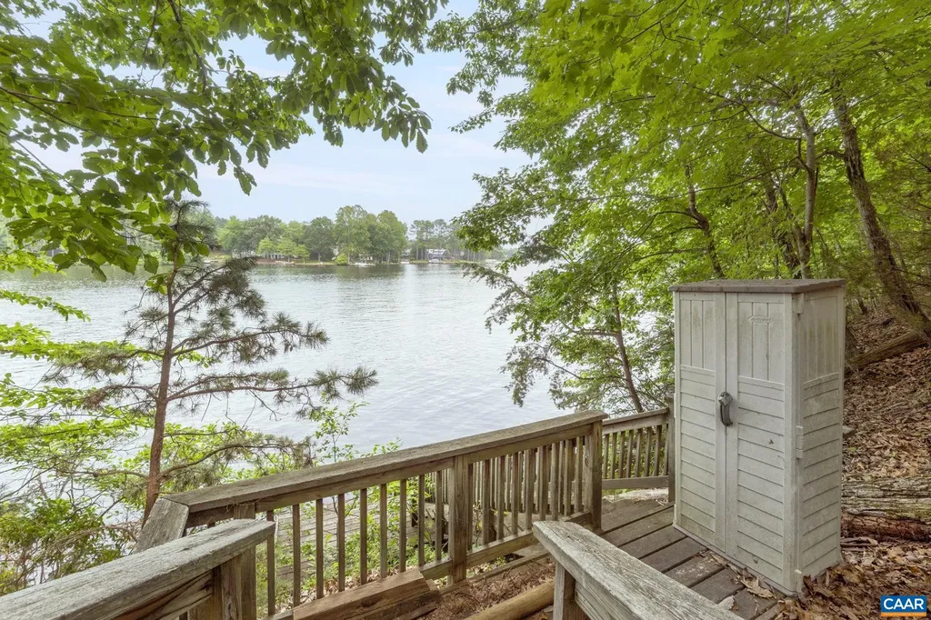 42 Cliftwood Road Palmyra VA 22963