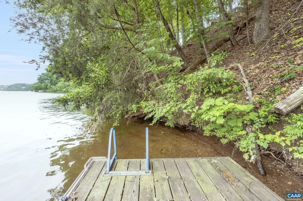 42 Cliftwood Road Palmyra VA 22963